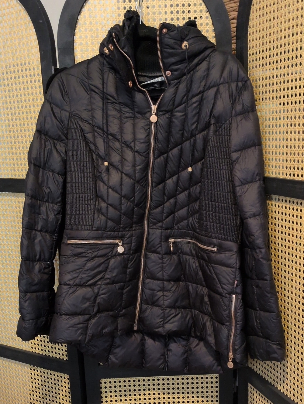 Bernardo Black Quilted Hooded Puffer Jacket with Ribbed Side Panels
